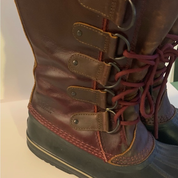 Sorel- Joan of Artic thick dark red wool lined winter boots - Picture 10 of 15